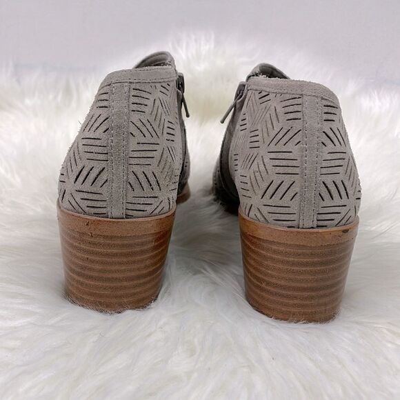 1. State | Tan pointy toe suede booties 6.0 , cutout detail and zipper closure - Picture 4 of 8